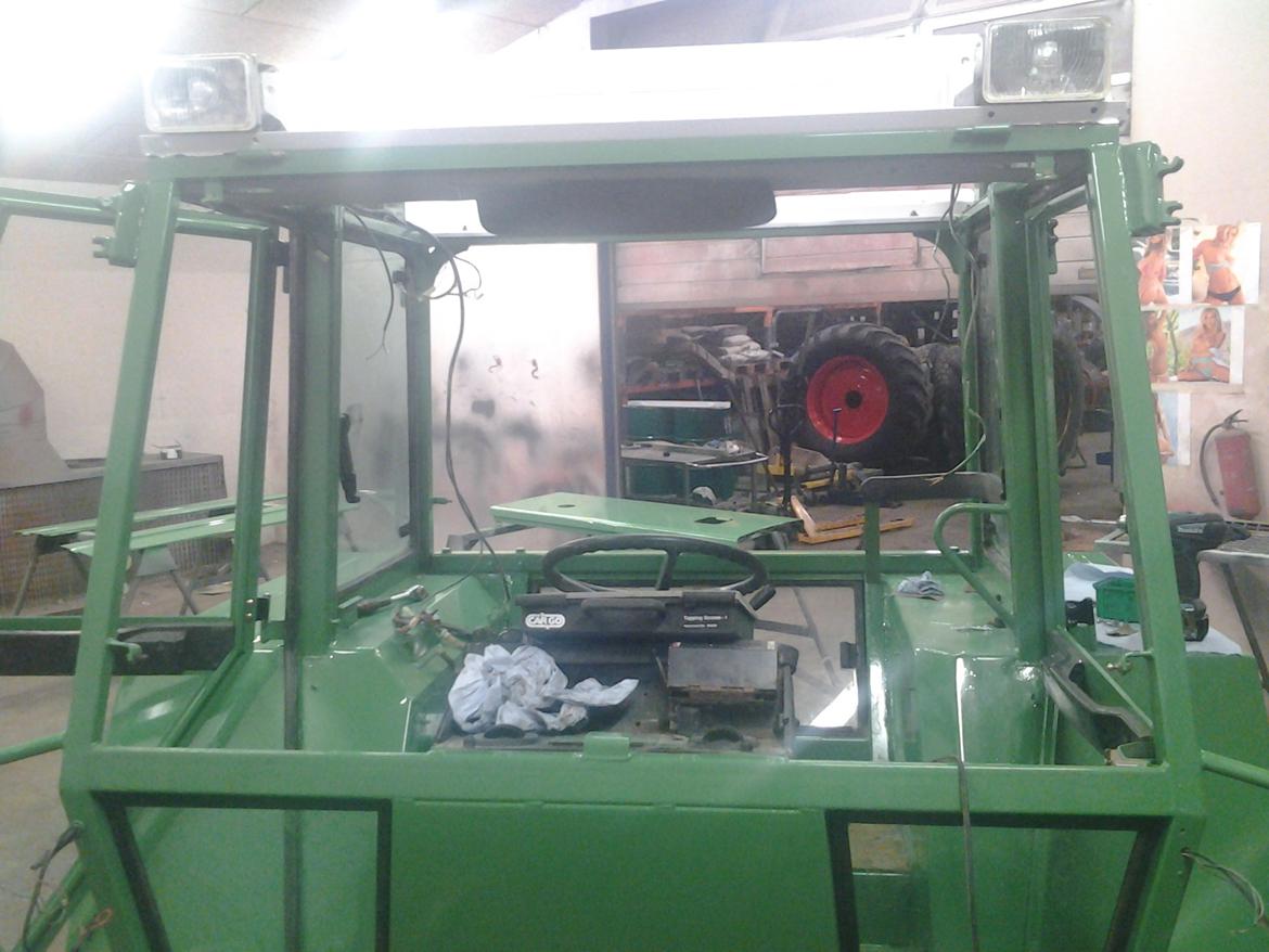 Fendt 615 Turbomatik E - førerhus males med autolak billede 19