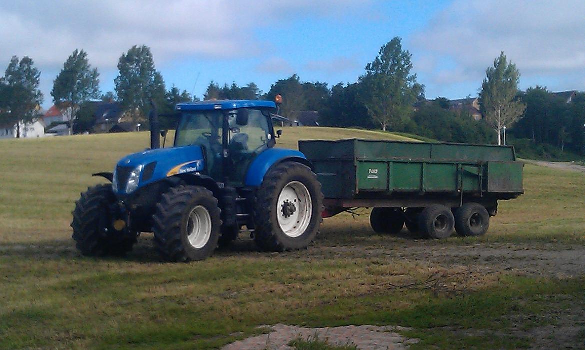 New Holland t 7050 billede 4