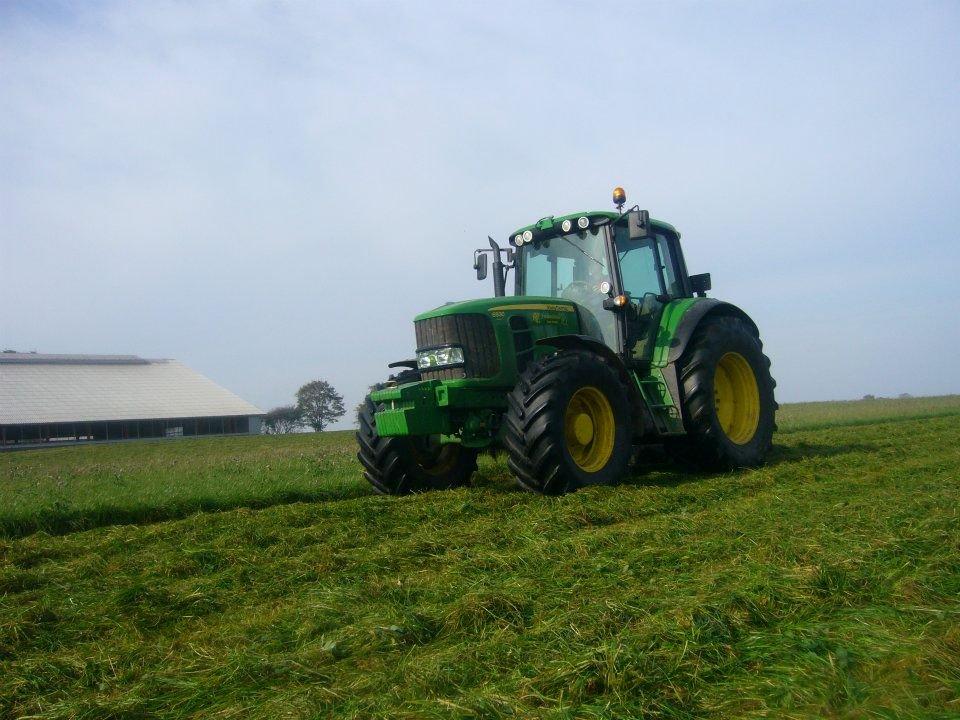 John Deere 6930 Premium - John deeren før at der kom frontllift på den:) billede 14