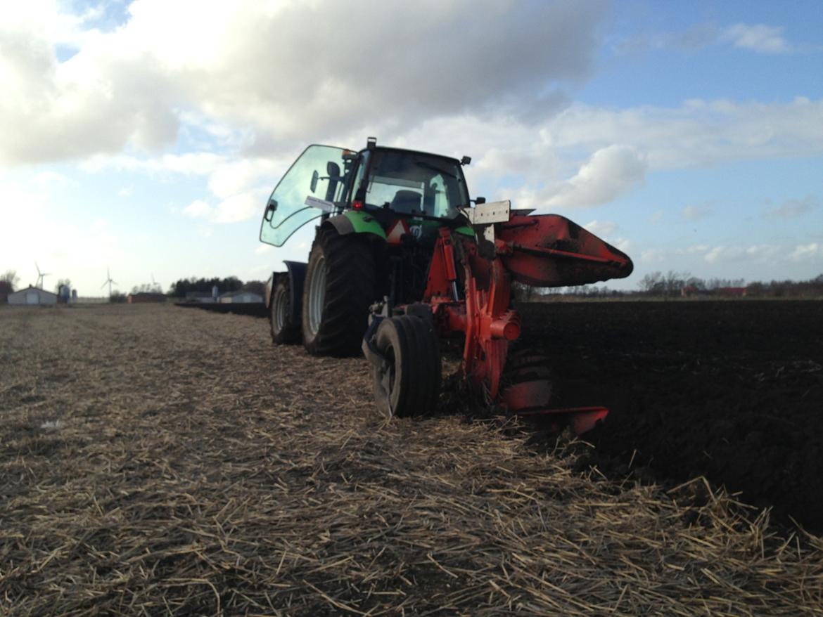 Deutz-Fahr Agrotron 106 - Ude og plove. billede 3