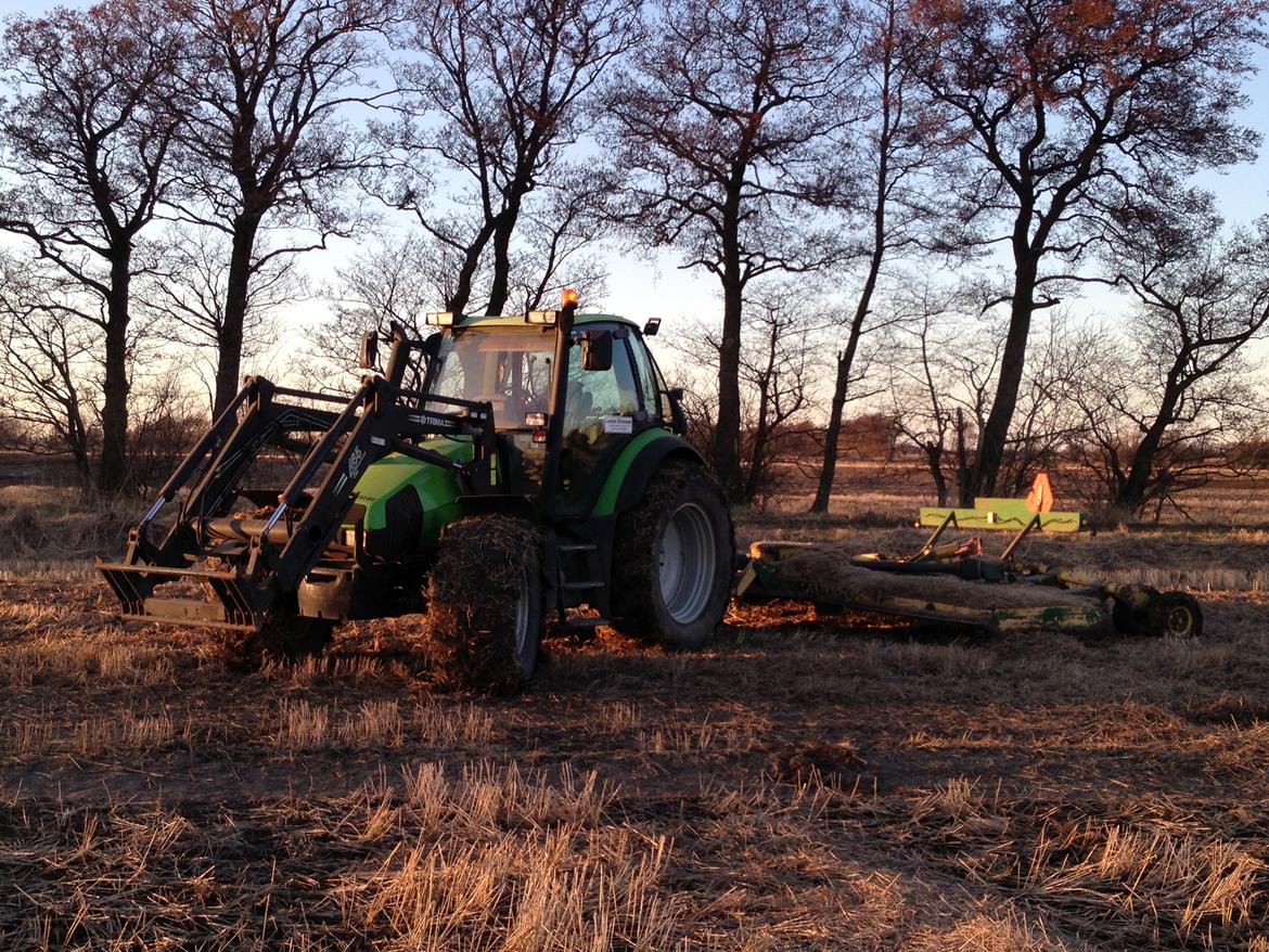 Deutz-Fahr Agrotron 106 - Afsted med brakpudseren. billede 4