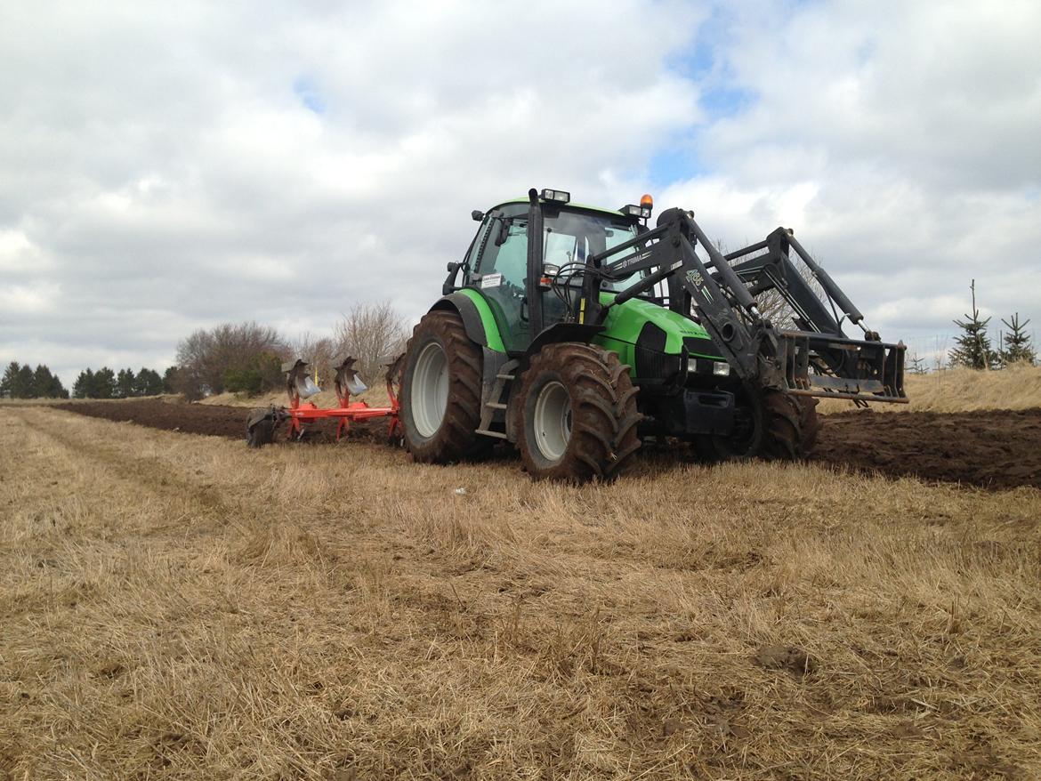 Deutz-Fahr Agrotron 106 - Igang med forageren. billede 6