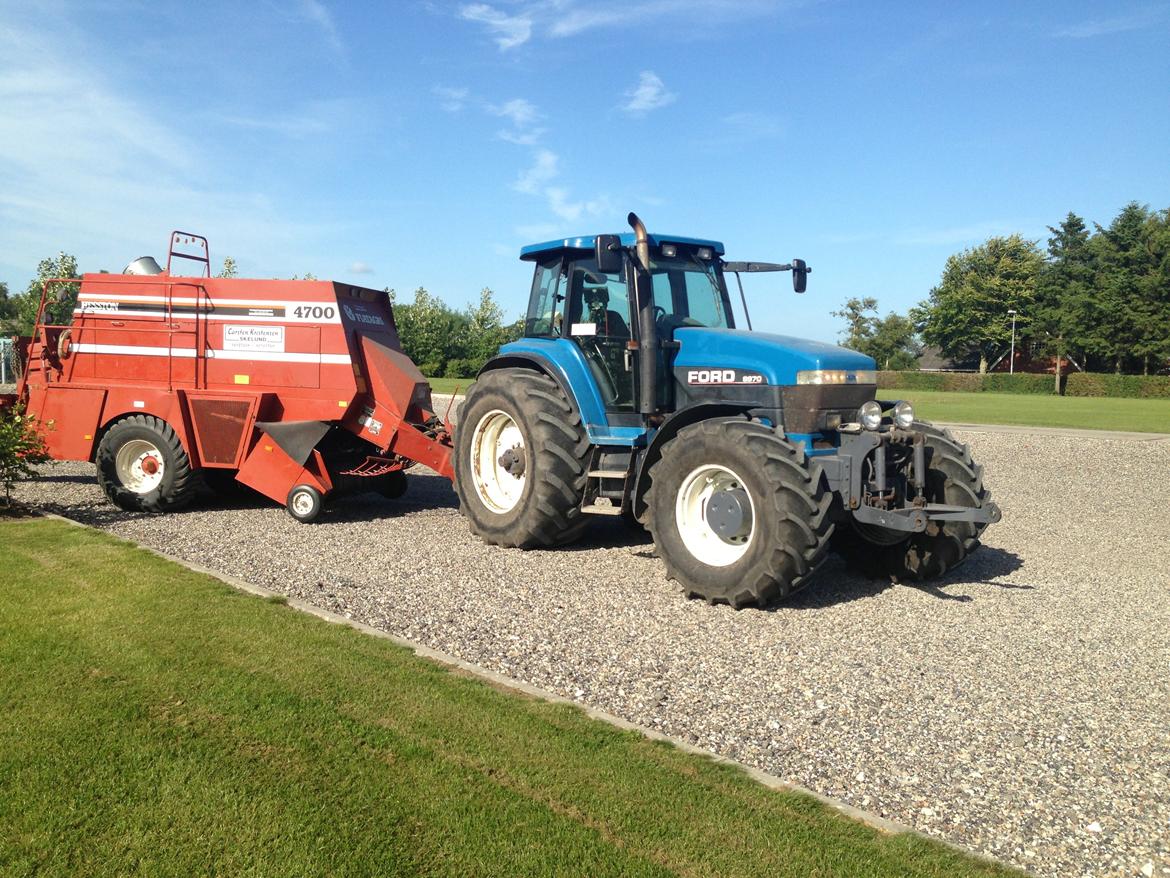 Ford 8970 - Så er den klar til afgang. sa kan høet bare komme an!. billede 10