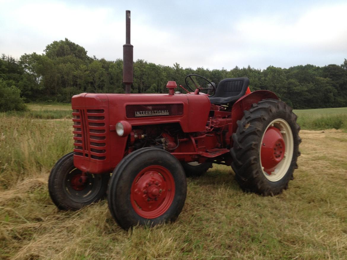 International Harvester B-275 (SOLGT) billede 13