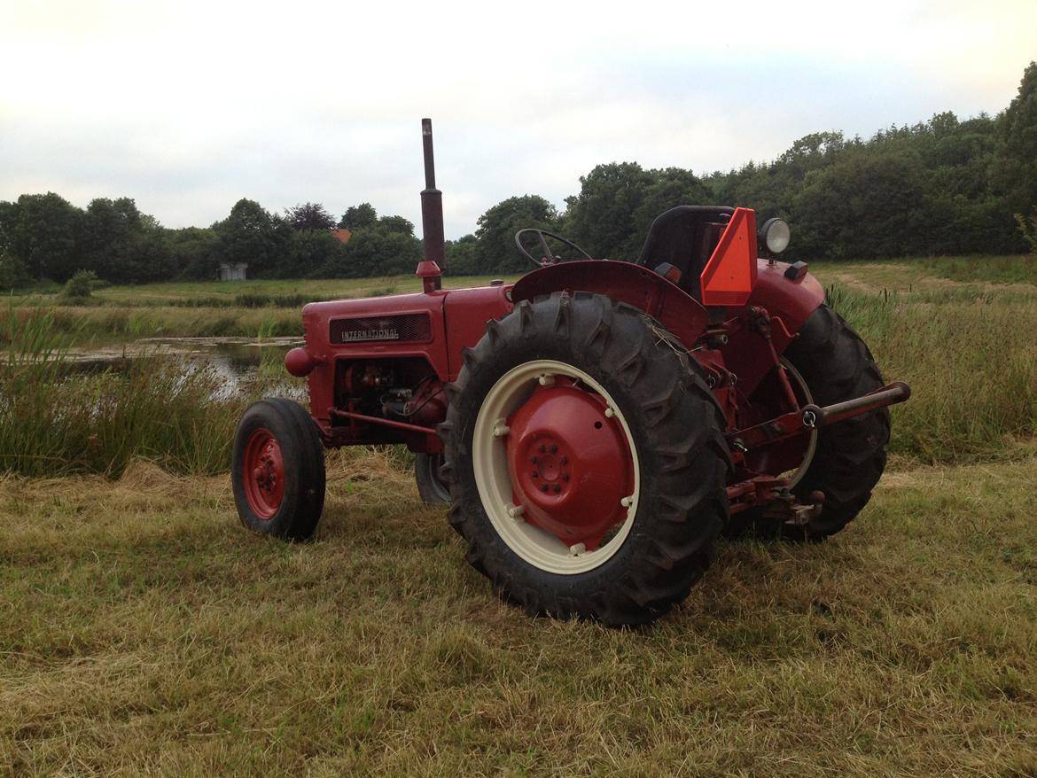 International Harvester B-275 (SOLGT) billede 15