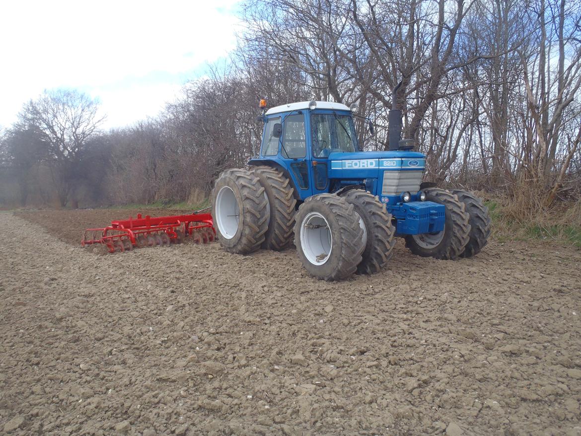 Ford 8210 - 8 meter tallerkenharve... det er sagen.....! billede 17