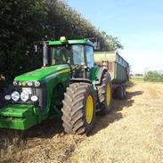 John Deere 8520