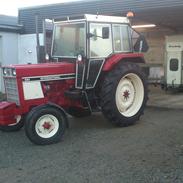 International Harvester 684