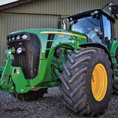 John Deere 8530