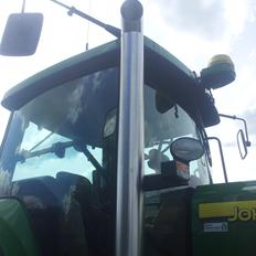 John Deere 8520