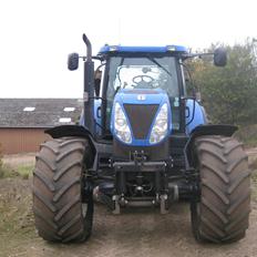 New Holland T7060