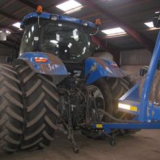 New Holland T7060