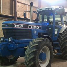 Ford TW25