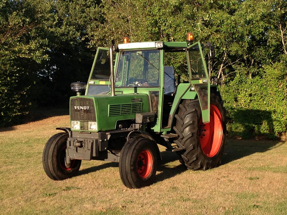 Fendt Farmer 108 - Så blev hun lige vasket inden høst! ;) billede 1