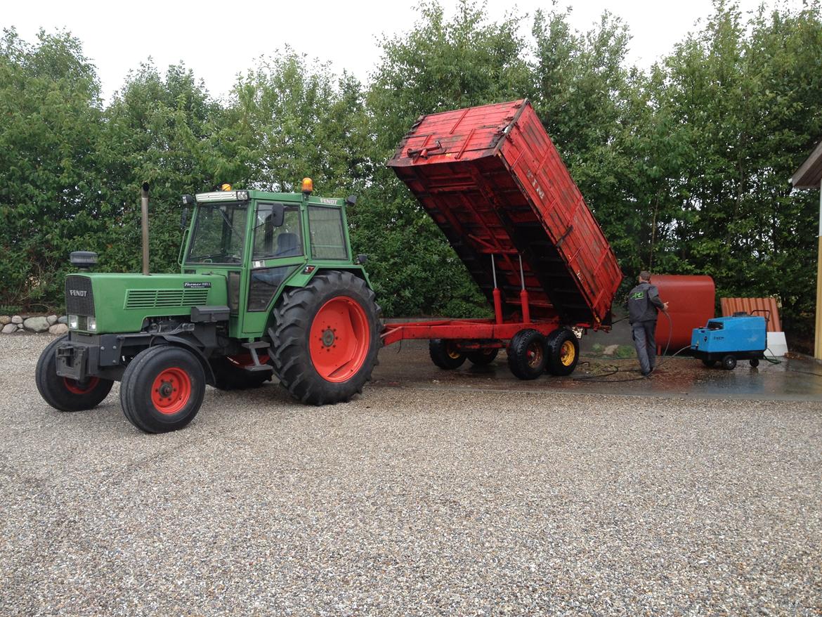 Fendt Farmer 108 - 108'eren med den nye tipvogn billede 19