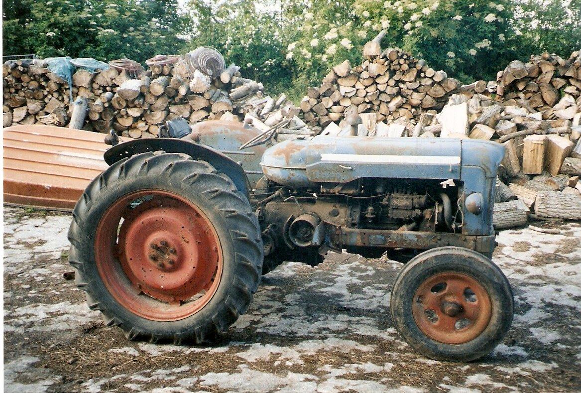 Fordson MAJOR  E1ADDN - Lige trukket hjem efter at have stået stille i en lade i over 35 år. billede 3