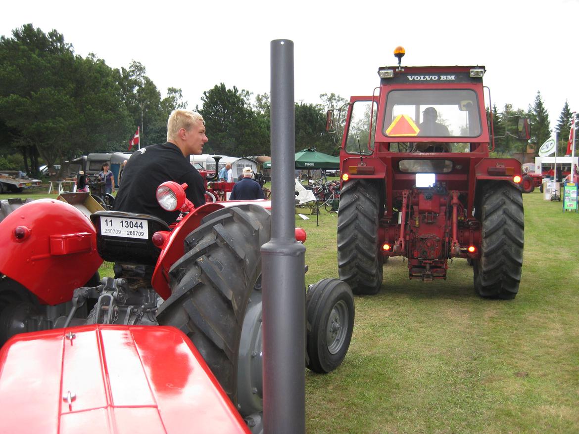 Massey Ferguson 135 Benzin - Veterantræf Lupintorvet 2009. I konvoj efter en Volvo BM 2650 og min brors MF 65 med Multipower. billede 8