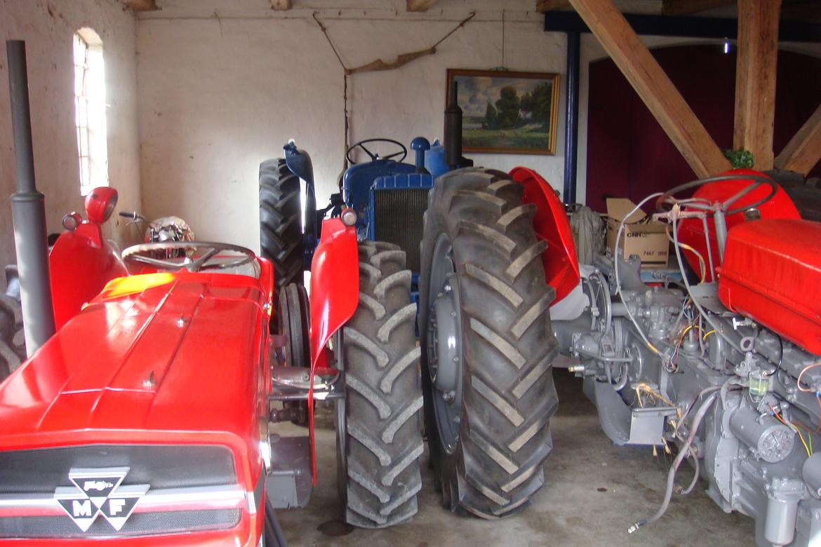 Massey Ferguson 135 Benzin - Der var fyldt godt op i veterangaragen. Året må være 2009. billede 7