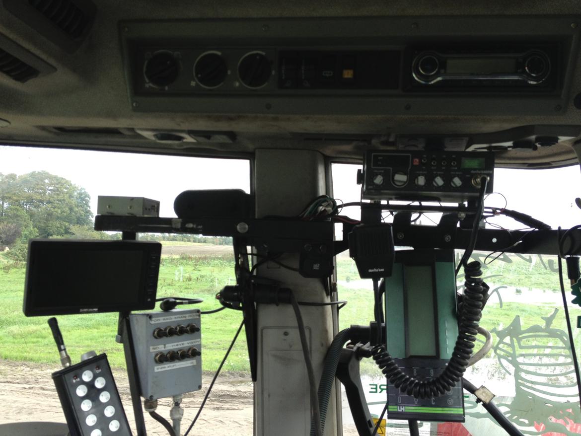 Fendt 926 vario tms - ja lidt skærme skal der være i en rigtig traktor :) billede 23
