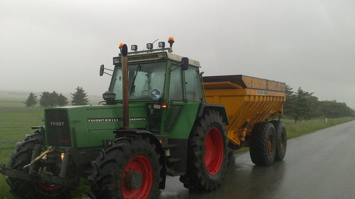 Fendt 612 LSA - Dumper fra nedrivningen af de gamle bygninger.  billede 16