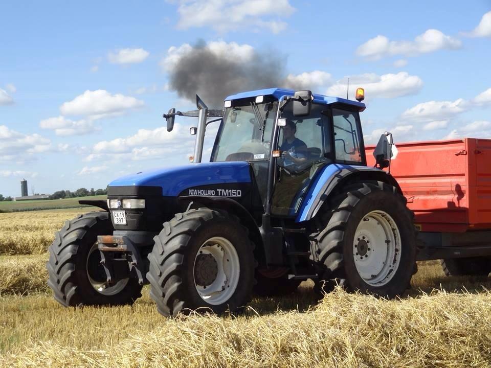 New Holland TM 150 - Høst 2013. - Det ska' røg, det ska' larm,  og det ska' se u a nøj :P billede 1