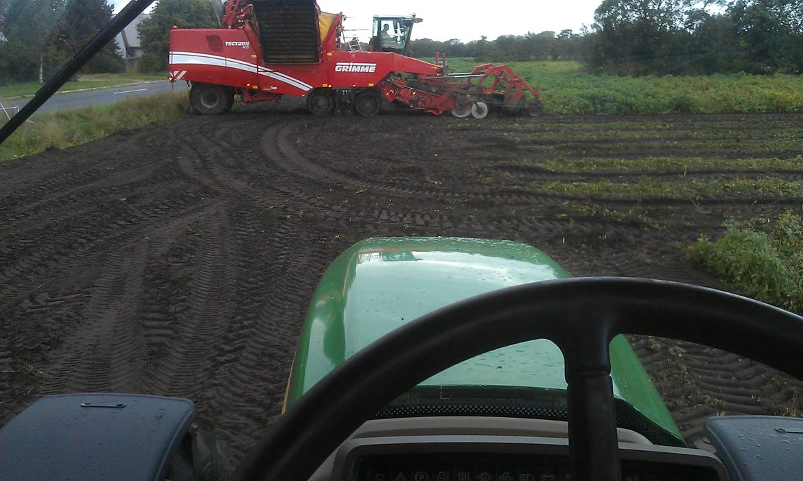 John Deere 6820 - Frakørsel til Grimme Techtron, 4 rækket billede 4