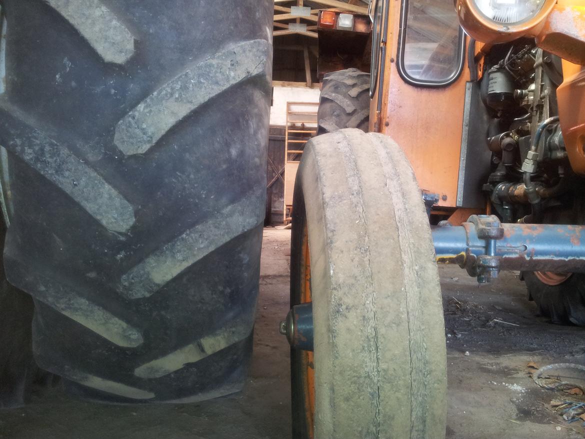New Holland TS 115 - Vi kunne nu godt bruge noget mere plads i maskinhuset... billede 3