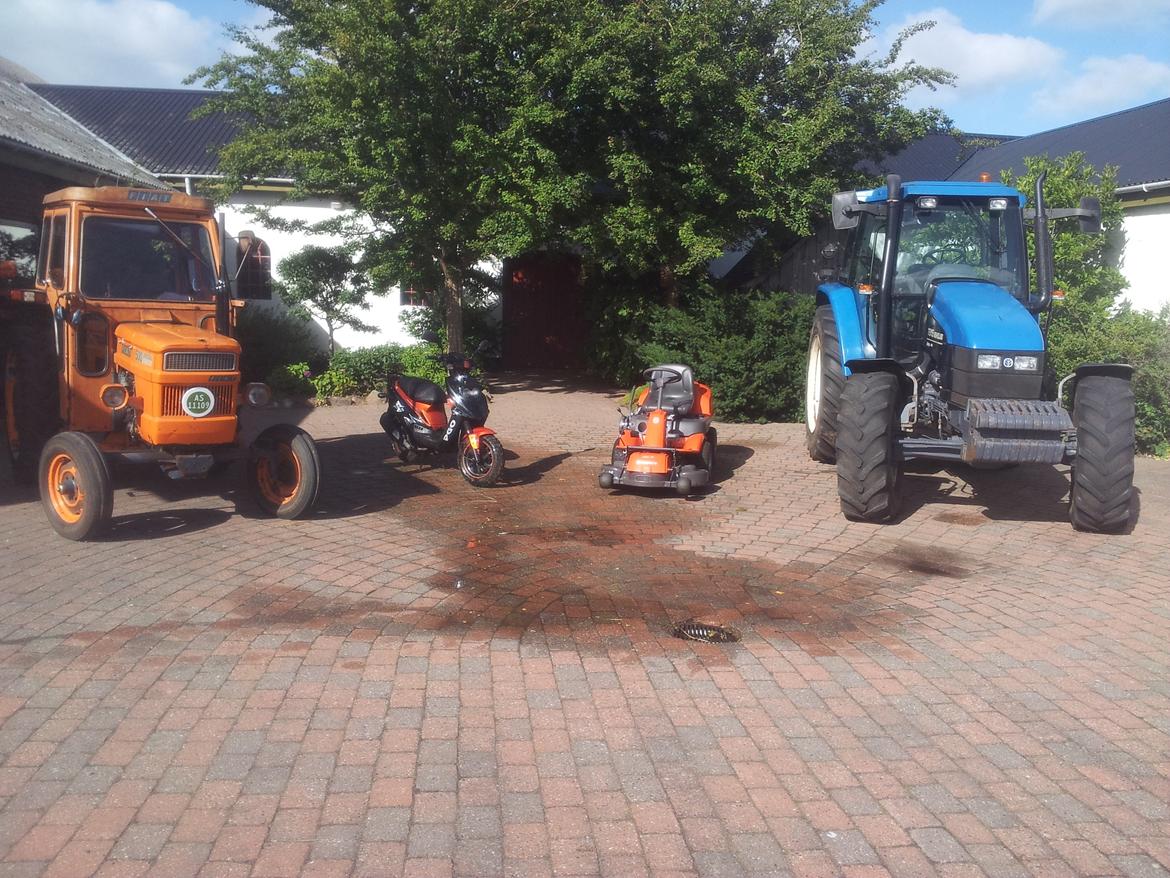 New Holland TS 115 - Tvedgaard's "Maskinpark" nyvasket. billede 9