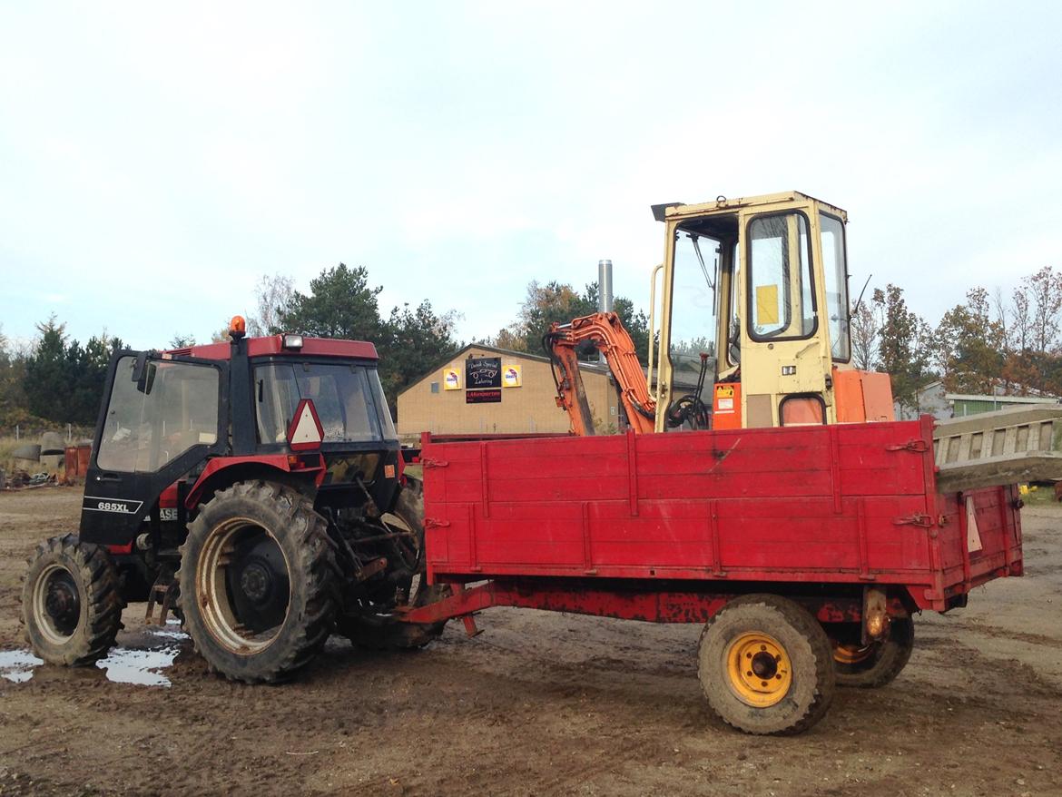 Case IH 685 XL - Så der læs og klar til afgang. billede 9