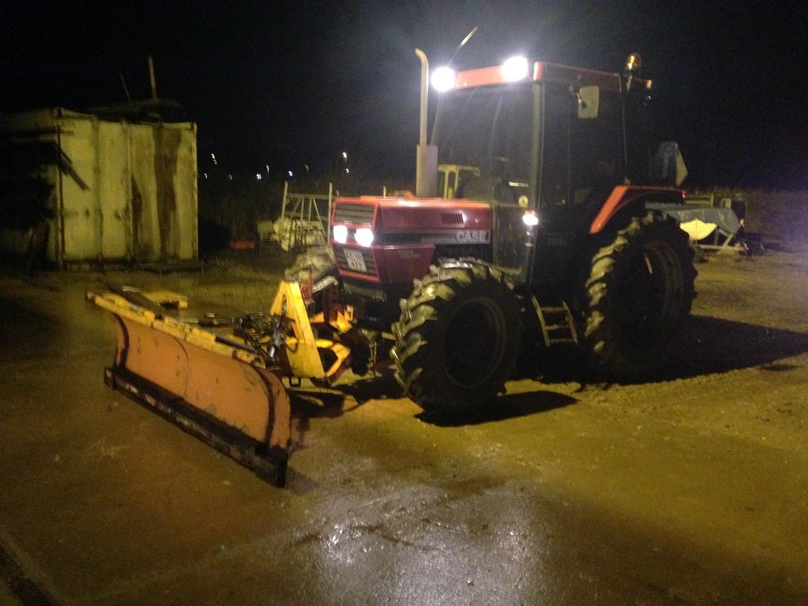 Case IH 685 XL - Så kom sneploven på billede 21