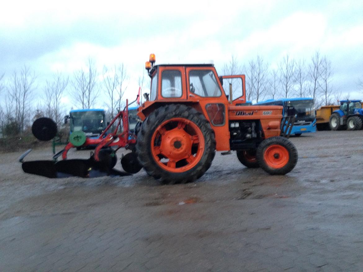 Fiat 600 solgt - fiaten med min nye plov det er en 13 tommer kverneland plov billede 8