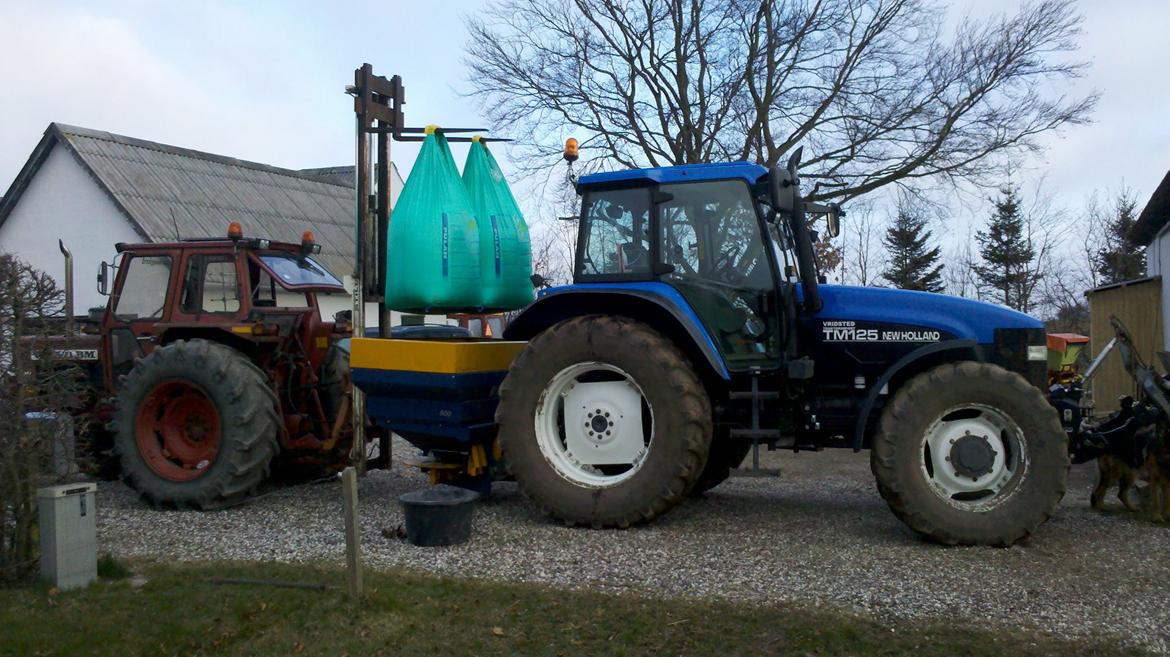 New Holland TM 125 - Tid til gødning på Hveden forår 2012 billede 14