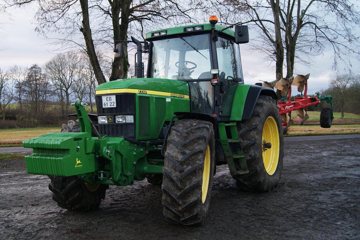 John Deere 7710 - Med den 5 furede demplov fra Kverneland vi havde på prøve. billede 23