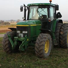 John Deere 6610