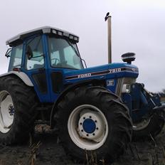 Ford 7810