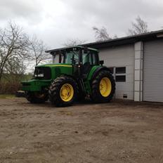 John Deere 6920