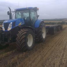 New Holland T 7060