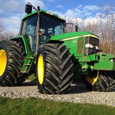 John Deere 6910