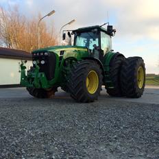 John Deere 8530