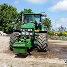 John Deere 7820