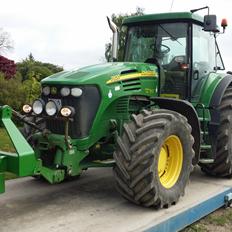 John Deere 7820