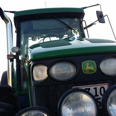 John Deere 7820