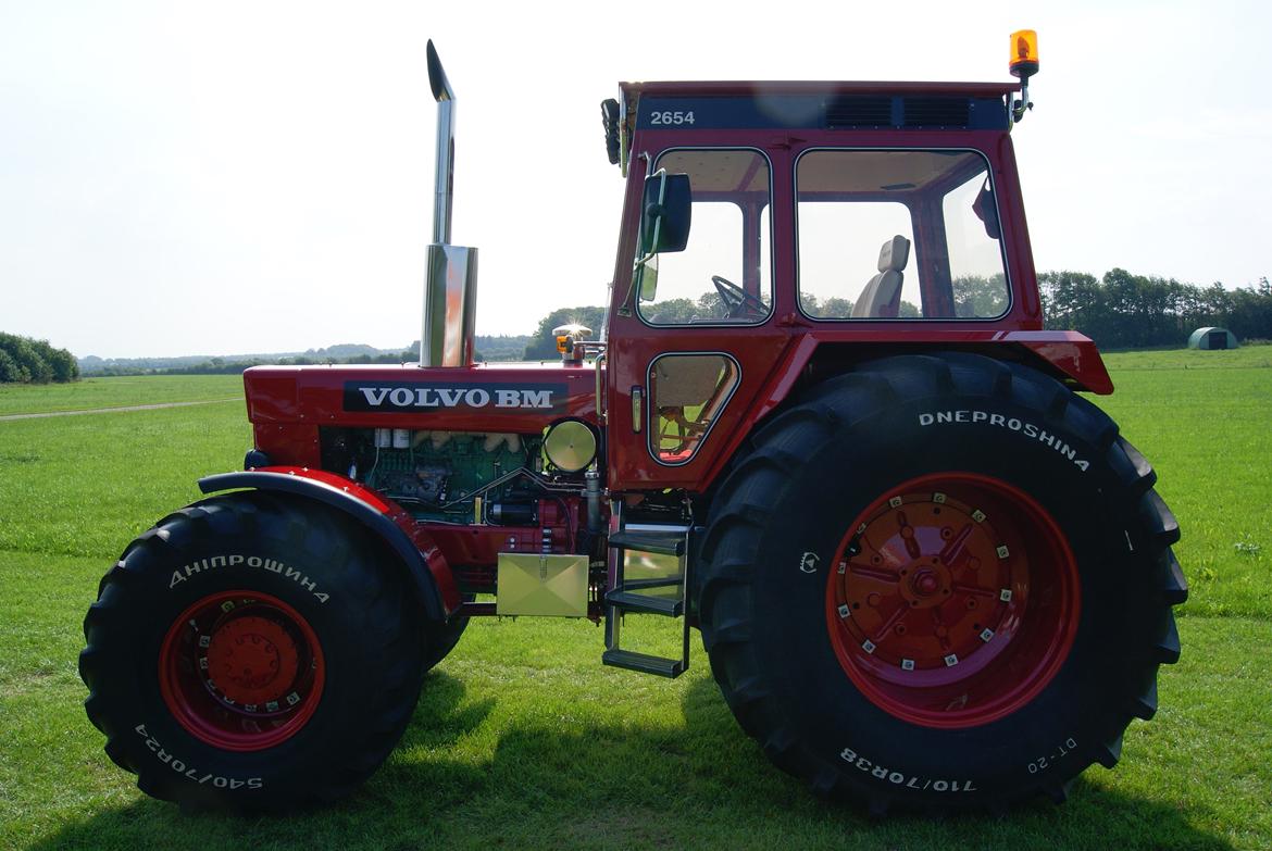 Volvo BM 2654 - Med de nye ophæng er der lige plads til en finger mellem skærm og hjul. Så helst ingen smadder her tak;-) billede 18