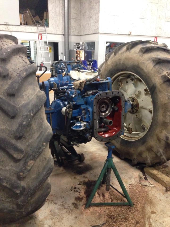 Ford 8830 Powershift - bagenden. pto tandhjulet var desværre også gået til, så det skulle også lige skiftet  billede 14