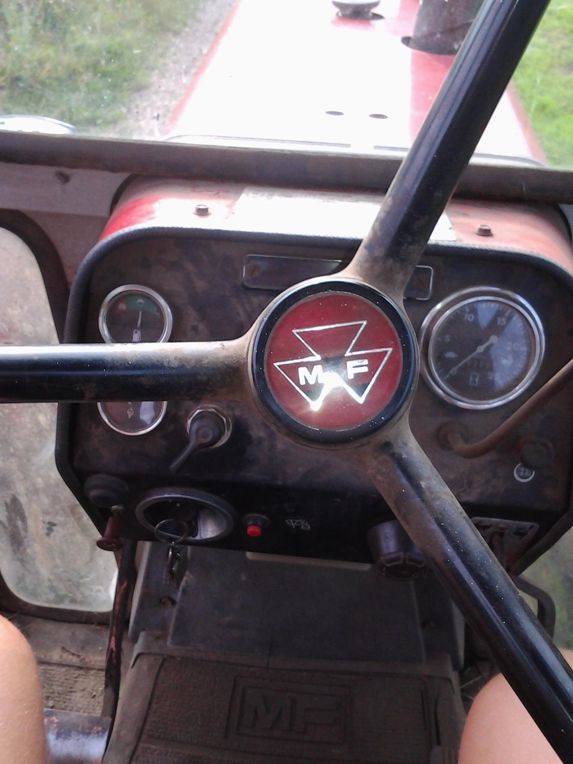 Massey Ferguson 575 - inden i billede 14