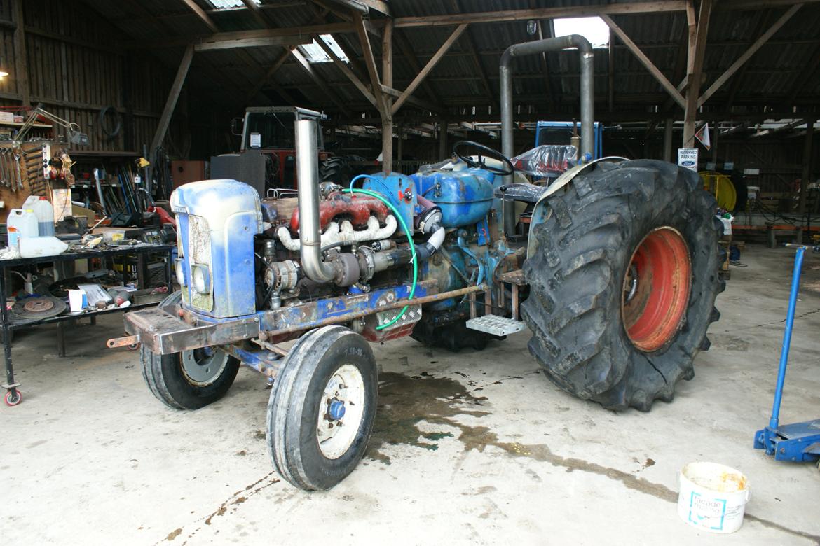 Fordson Supermajor Farmstock - Klar til første stævne som "Byfest-traktor" med alm. bøjle, og ingen sikkerheds-dikkedarer billede 6