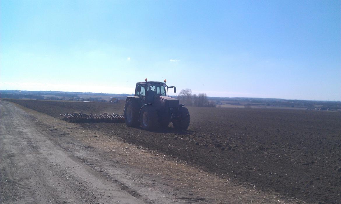 Valtra Valmet 8950 - 10 Meter Vaderstad såbedsharve billede 9