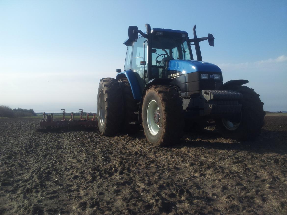 New Holland TS 115 - Det er en 6m såbeds harve, mærket kan jeg ikke lige huske billede 27