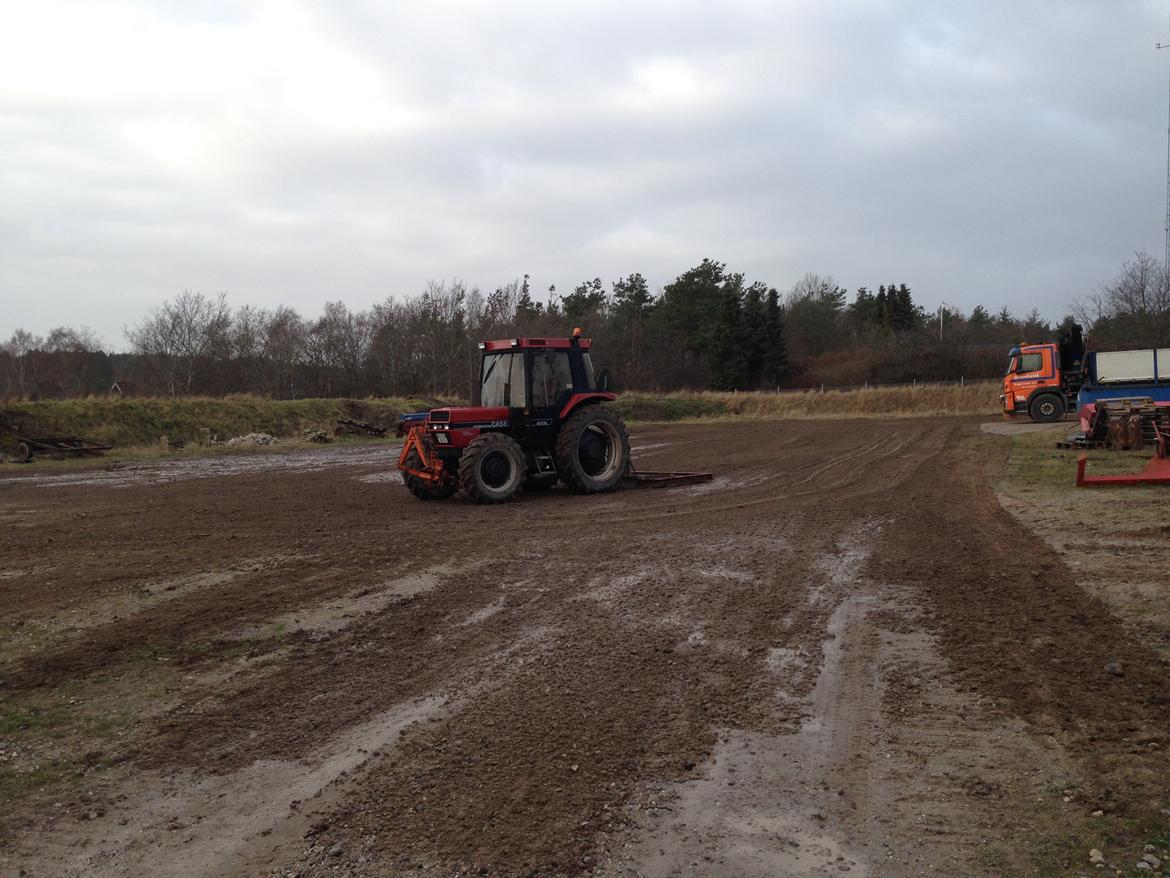 Case IH 685 XL - Lige ud med vejhøvlen billede 26