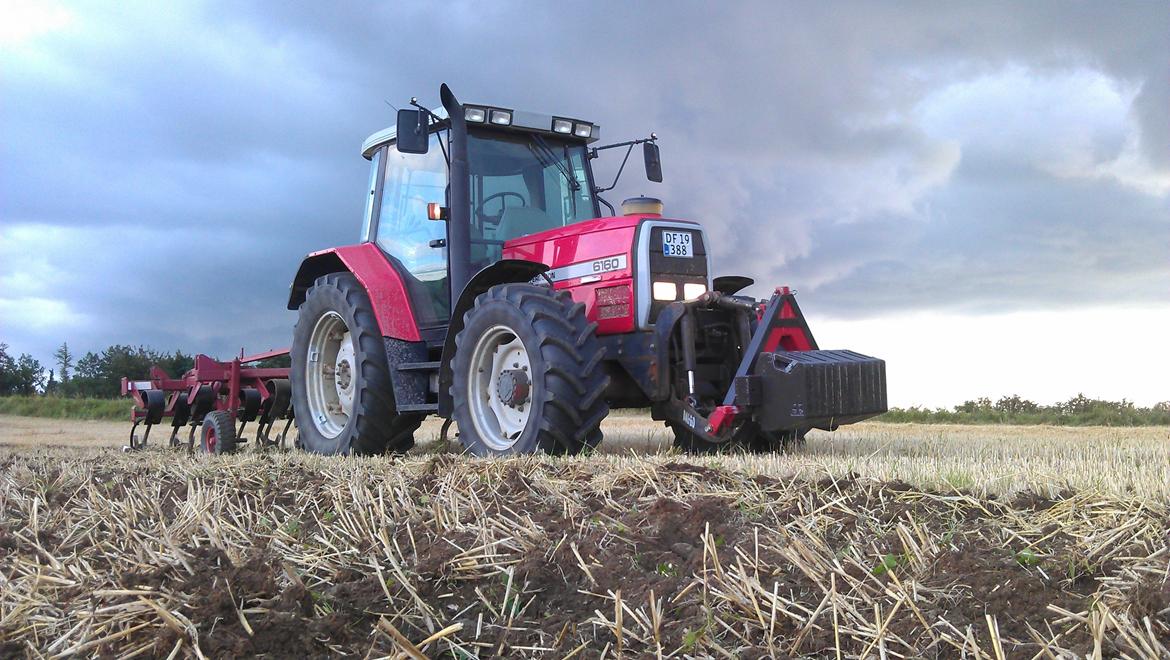 Massey Ferguson 6160 - MF 6160 med kongskilde vibroflex 4300 og så bare der ud af med 15 km/t billede 2